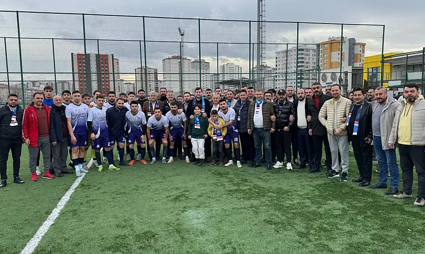 Baki Ersoy'dan Kayseri Ülküspor'a şampiyonluk maçında destek