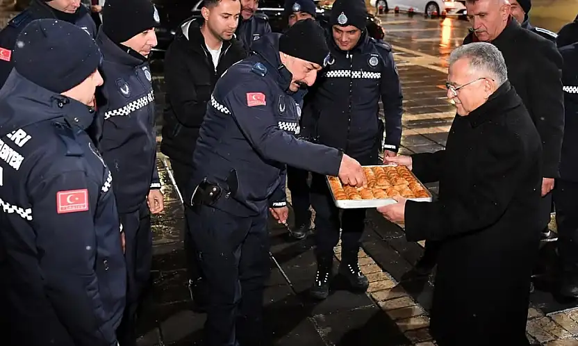 Başkan Büyükkılıç yeni yıla görev başındaki ekiplerle girdi