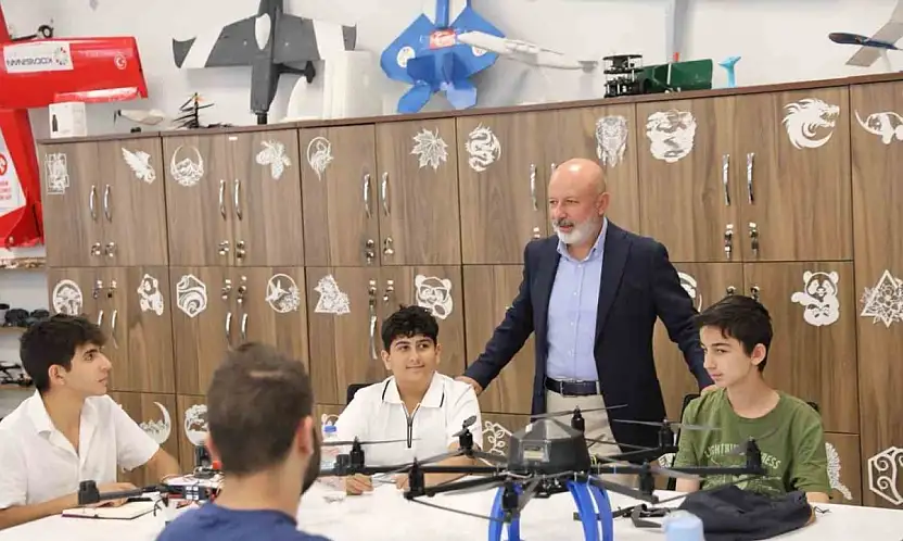 Başkan Çolakbayrakdar:'Teknolojiyi tüketen değil, geleceği üreten nesiller yetiştiriyoruz