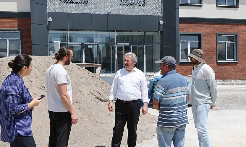 Başkan Palancıoğlu, Yıldırım Beyazıt Mahallesi'ndeki okul çalışmalarını inceledi