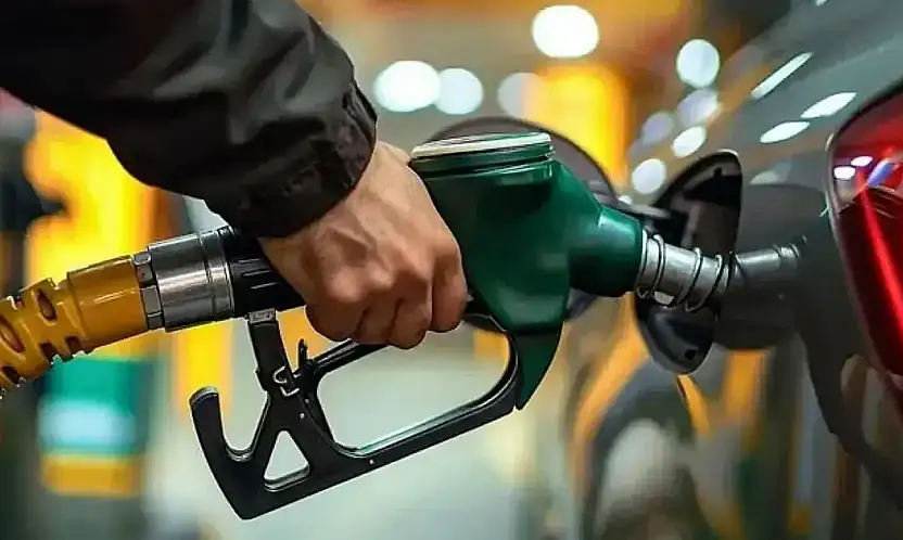 Benzine bu geceden itibaren yeni zam geliyor