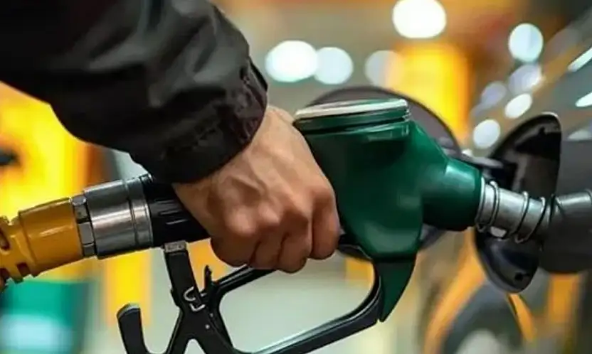 Benzine gece yarısından itibaren indirim bekleniyor