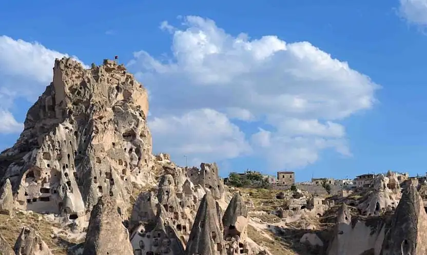 Binlerce insan bu kayanın içinde yaşadı! Uçhisar Kalesi'nin asırlık mirası