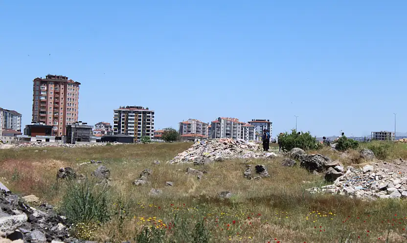 Kayseri'de boş bir arazide erkek cesedi bulundu