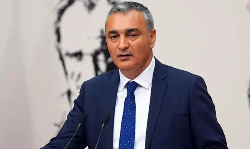 CHP'de 26 il başkanı görevden alındı