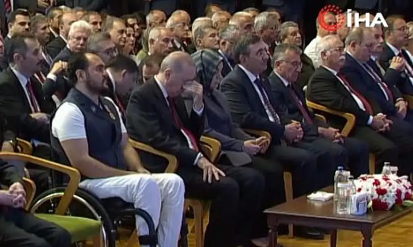 Cumhurbaşkanı Erdoğan 15 Temmuz programında duygusal anlar yaşadı