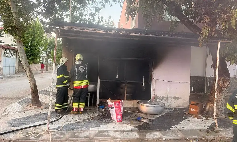 Düğün yemeği hazırlığında yangın paniği: Tüpler alev aldı