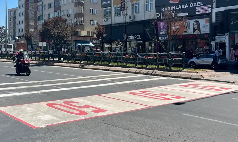 Ekipler Düvenönü'nde yaya geçitlerini yeniledi