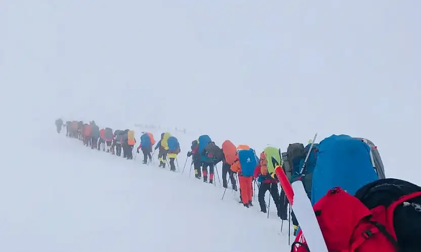 Erciyes'te zorlu tırmanış: 120 dağcı 3 bin 600 metrede geri döndü