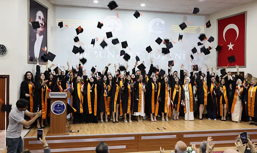 ERÜ Turizm Fakültesi'nde mezuniyet heyecanı