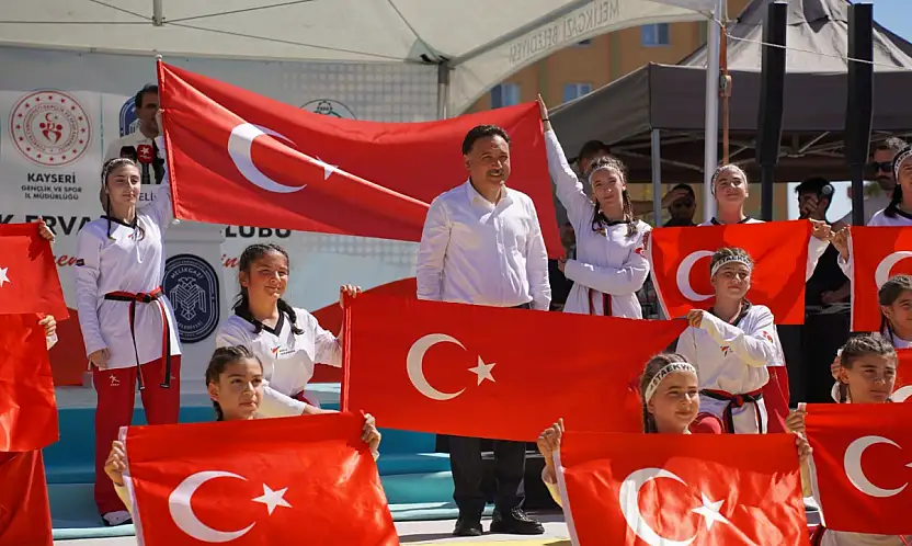 ERVA Projesi'nin 71'inci okulu 'Gençlik ERVA Spor Kulübü' açıldı
