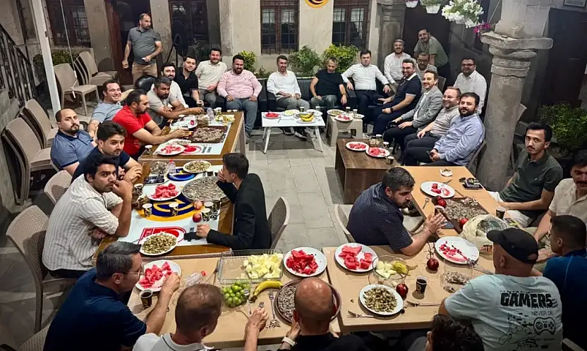 Geçmiş dönem Gençlik Kolları Yöneticileri Birlik Vakfı'nda buluştu