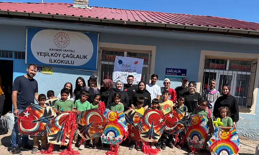 Genç Anda sahaya indi, Yeşilköy Çağlalık İlkokulu öğrencilerinin yüzü güldü