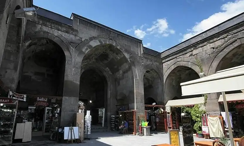 Hunat Hatun Külliyesi'nde tarih ve sanat bir arada yaşıyor