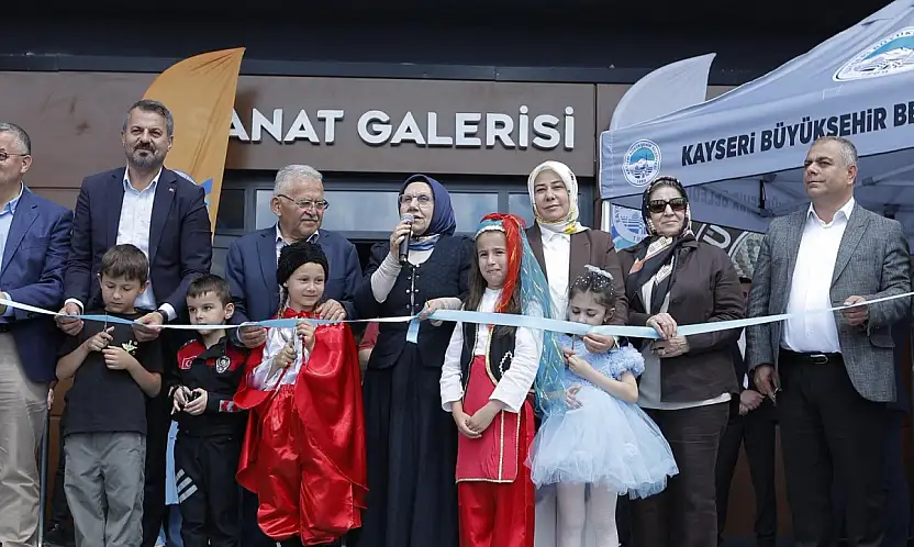 KAYMEK'in bin 200 eserlik yıl sonu sergisi açıldı