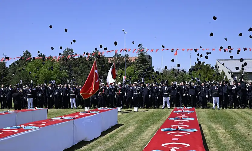 Kayseri'de 411 polis adayı mezun oldu