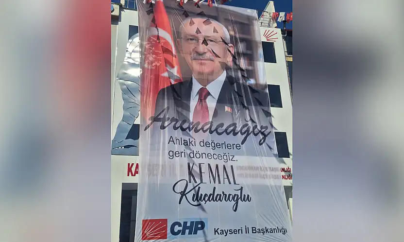 Kayseri'de CHP binasında dikkat çeken afiş: Arınacağız, ahlaki değerlere geri döneceğiz