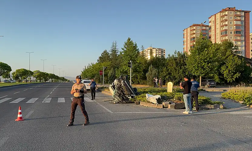 Kayseri'de hafif ticari araç ile otomobil çarpıştı: 4 yaralı