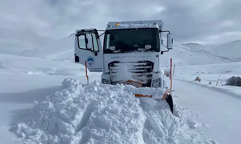 Kayseri'de kapanan 333 mahalle yolu ulaşıma açıldı