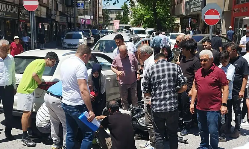 Kayseri'de otomobil ile motosiklet çarpıştı: Polis memuru yaralandı