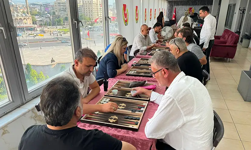 Kayseri Gazeteciler Cemiyeti'nde tavla turnuvası etkinliği