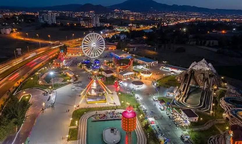 Kayseri'nin eğlence merkezi Mazakaland yaz sezonunda dolup taşıyor