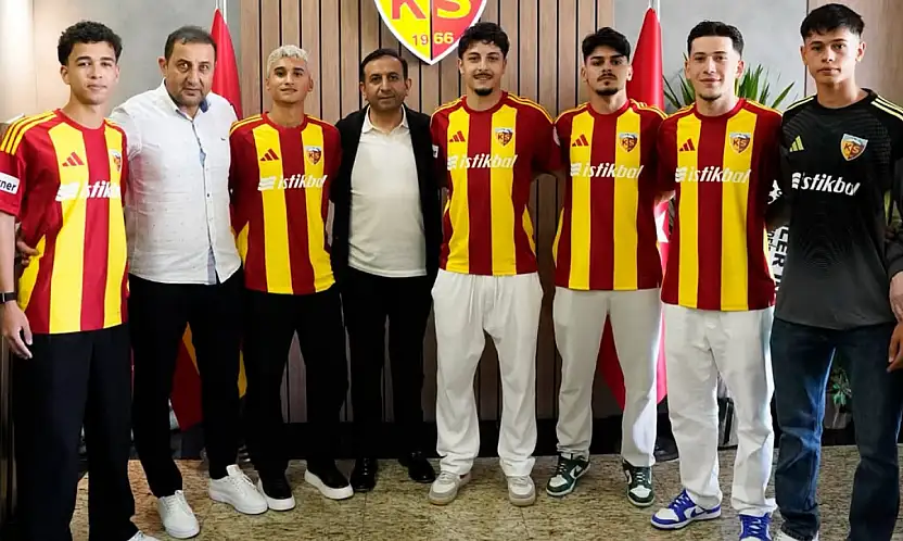 Kayserispor'da geleceğe yatırım: 6 genç futbolcuyla profesyonel imza