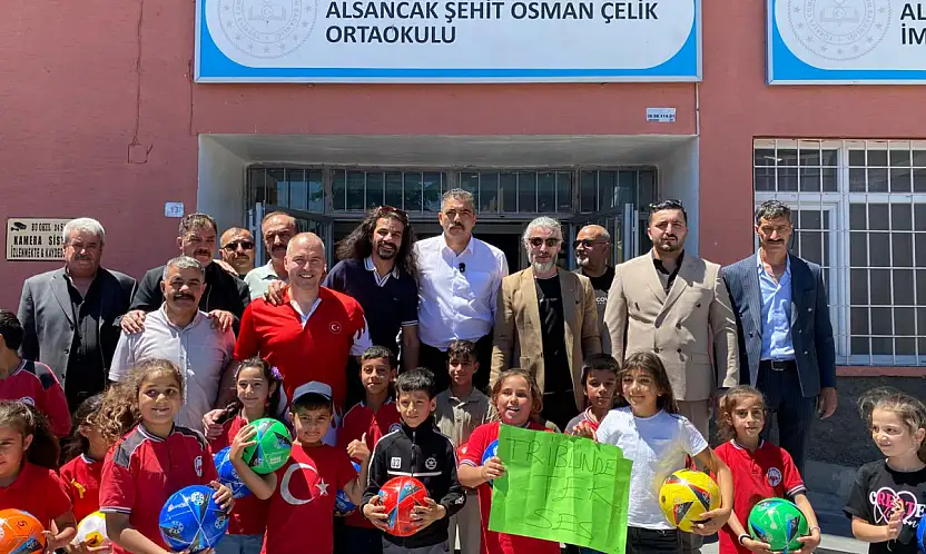 Milli takıma destek için çocuklarla buluştular Kayseri'de anlamlı etkinlik