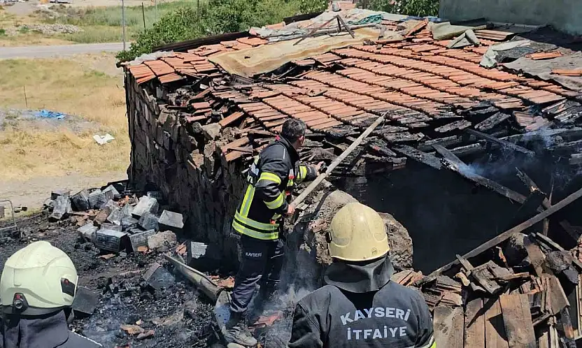 Kayseri'de müstakil evin kömürlüğünde çıkan yangın büyümeden söndürüldü