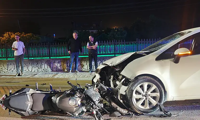 Otomobil ile kafa kafaya çarpışan motosiklet sürücüsü yaralandı