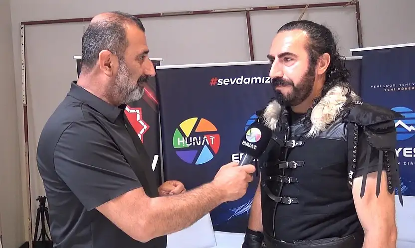 Oyuncu Beştaş, Kayseri Günleri'nde kıyafetiyle dikkat çekti
