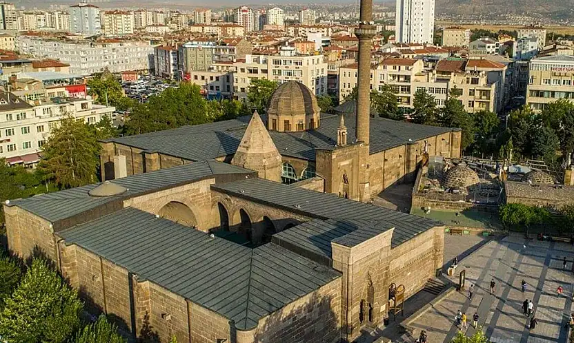 Selçuklu'nun eşsiz eseri Hunat Hatun Külliyesi ziyaretçilerini büyülüyor