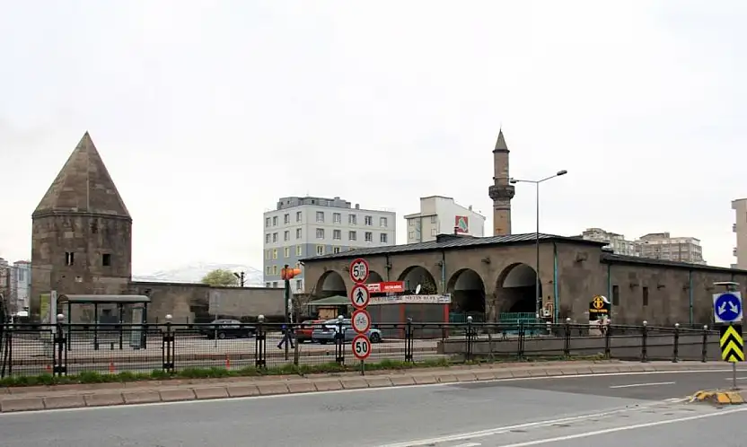 Selçuklu'nun gizemi Kayseri'de: Han Camii Han mı, Cami mi