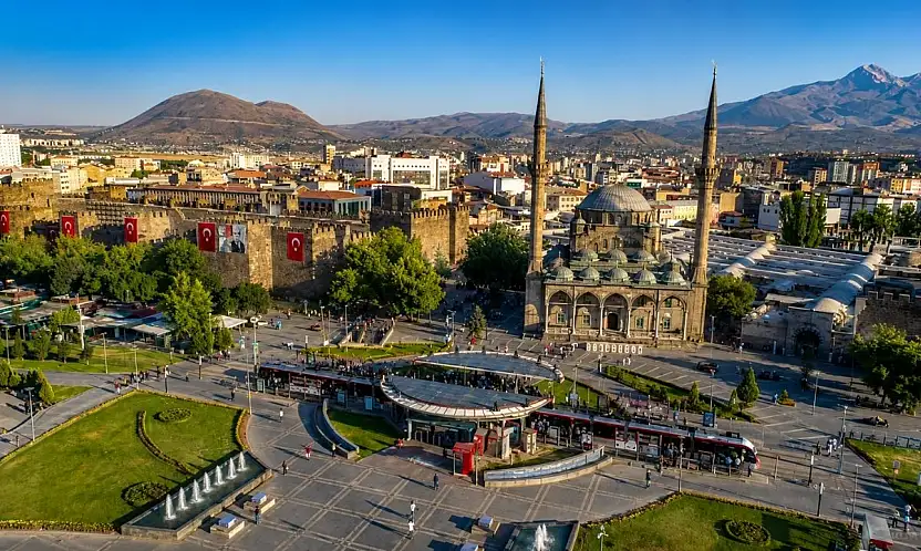 Taşın hafızası: Kayseri her köşesinde tarihi yaşatıyor