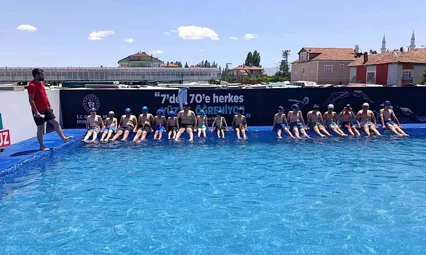 Tomarza Yaz Spor Okulları'nda yüzme heyecanı devam ediyor