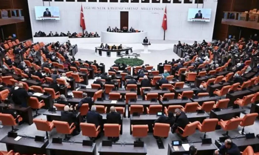 TSK ile ilgili düzenlemeleri de içeren kanun teklifi Mecliste kabul edildi