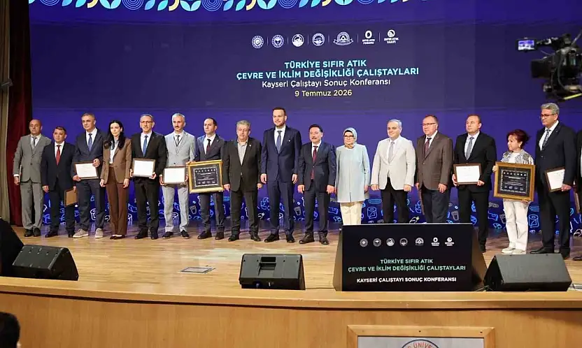 Türkiye Sıfır Atık Çalıştayı Sonuç Konferansı'nda Kayseri Büyükşehir'e teşekkür plaketi