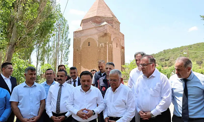 Vali Çiçek ve Başkan Büyükkılıç'tan Melikgazi türbesinde inceleme
