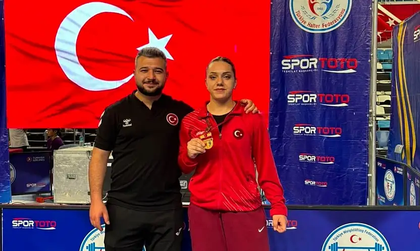 Yağmur Bulut, halterde Türkiye şampiyonu oldu