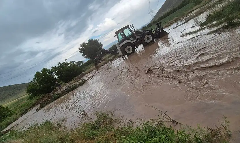 Yeşilhisar'da sel: Tarım arazileri sular altında kaldı