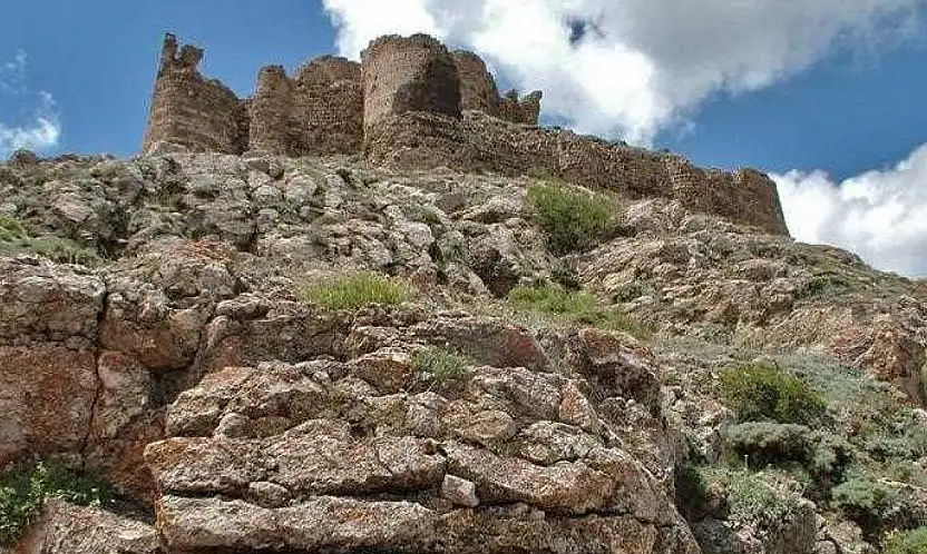 Zamantı Vadisi'nin asırlık bekçisi Melikgazi Kalesi