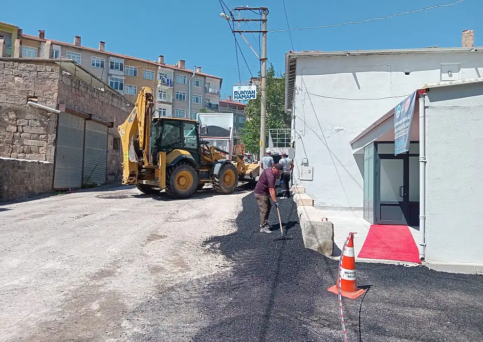 BÜNYAN'DA ASFALT ÇALIŞMALARI HIZ KESMEDEN SÜRÜYOR